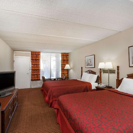 Days Inn By Wyndham Hurricane Mills Ngoại thất bức ảnh