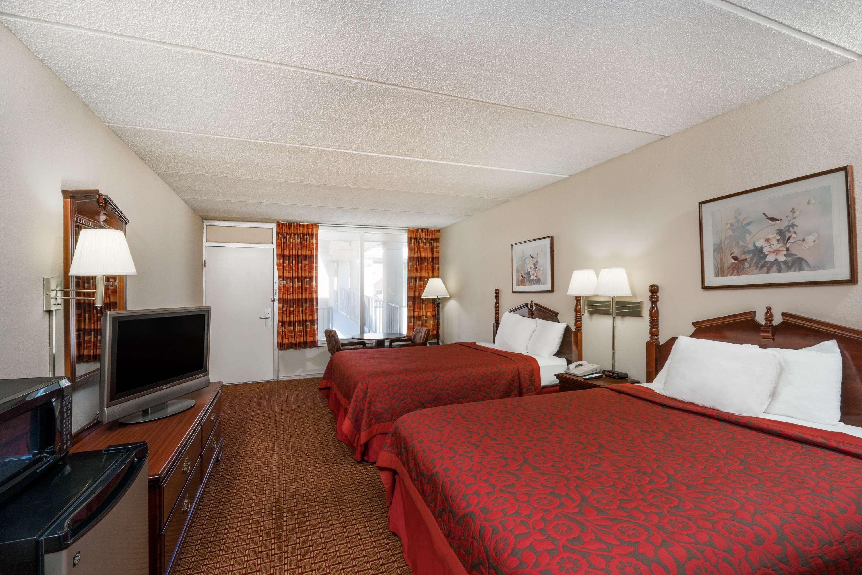 Days Inn By Wyndham Hurricane Mills Ngoại thất bức ảnh