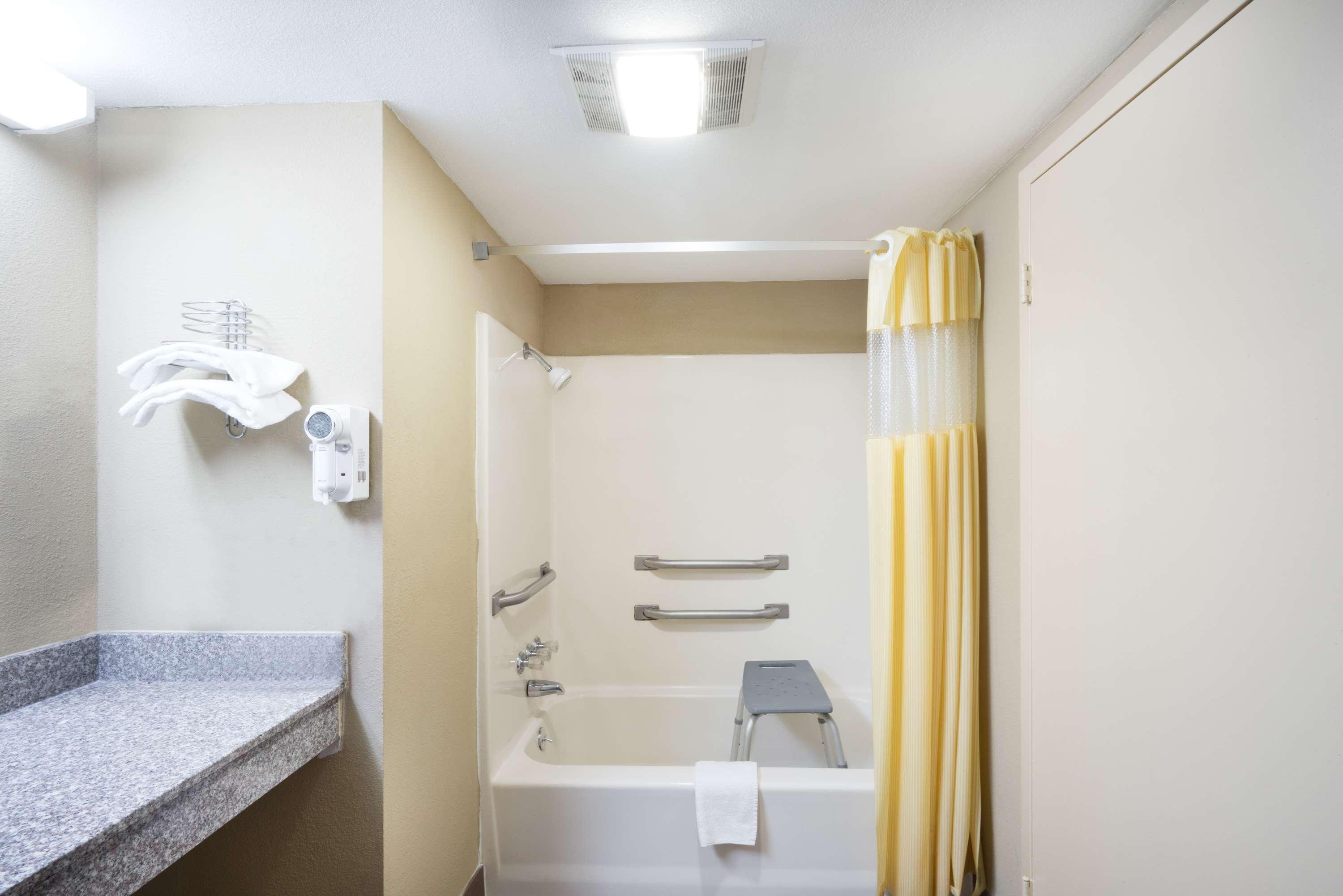 Days Inn By Wyndham Hurricane Mills Ngoại thất bức ảnh
