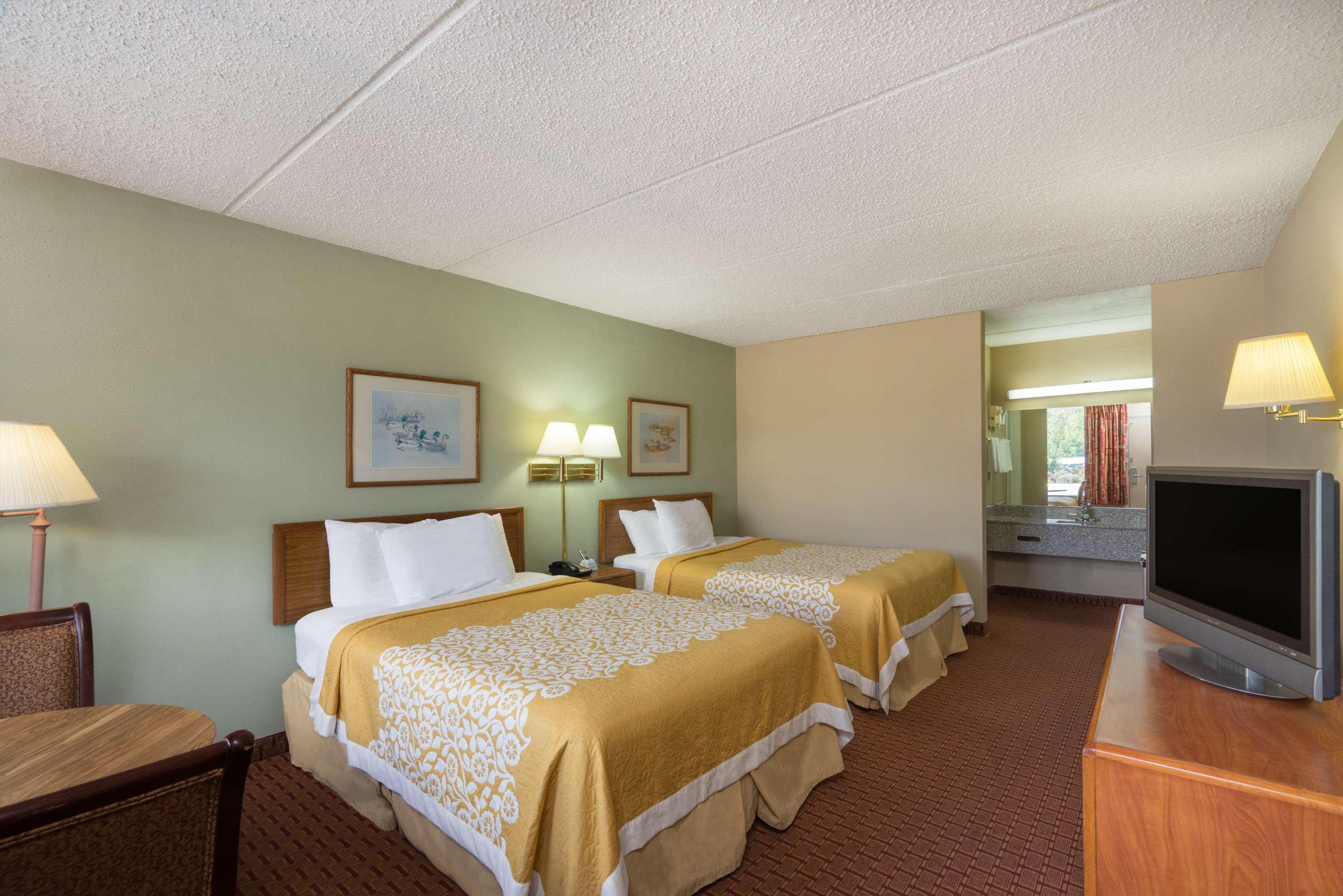 Days Inn By Wyndham Hurricane Mills Ngoại thất bức ảnh