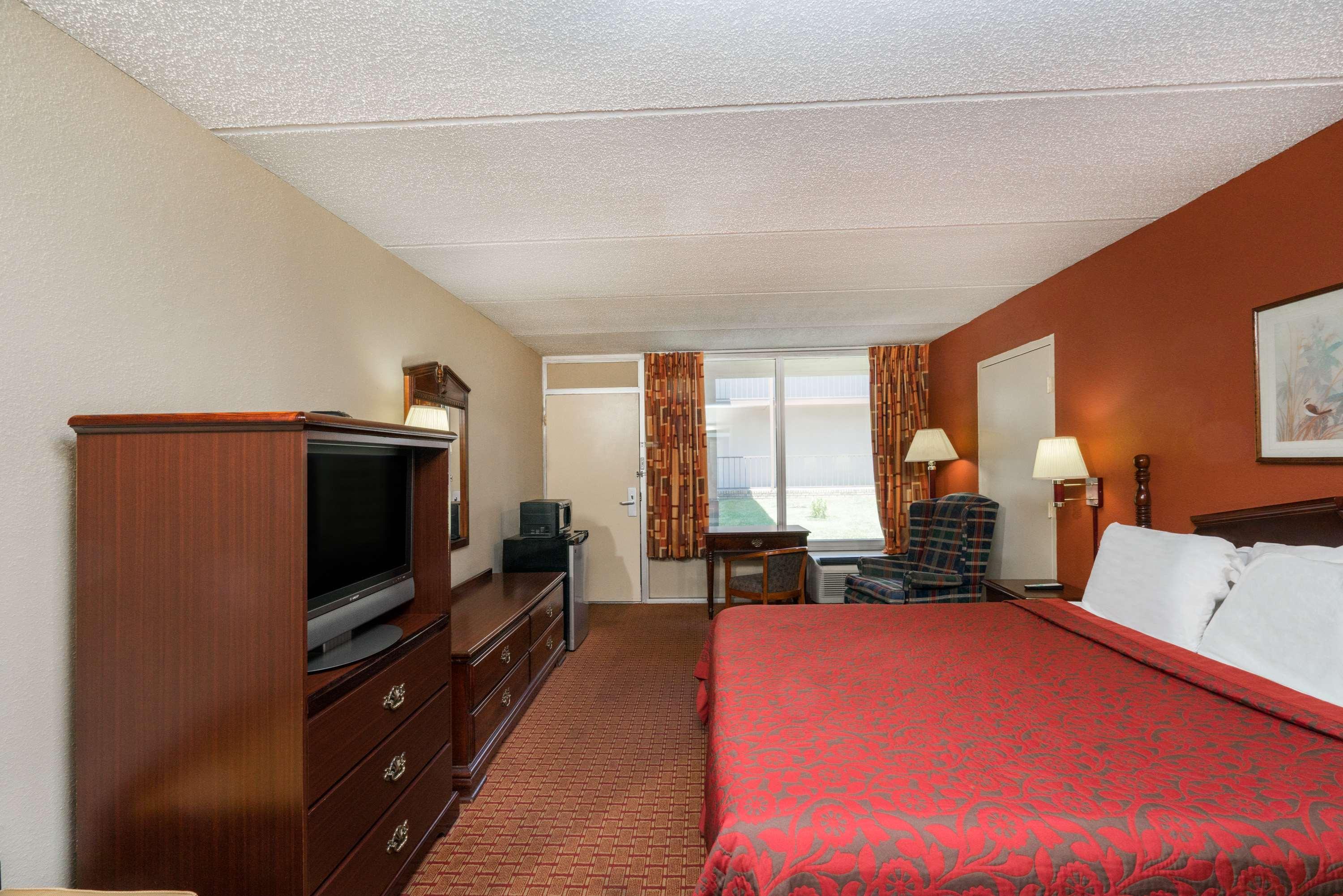 Days Inn By Wyndham Hurricane Mills Ngoại thất bức ảnh